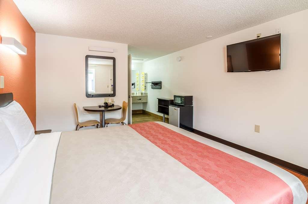 Motel 6 Troutville, Va Номер фото