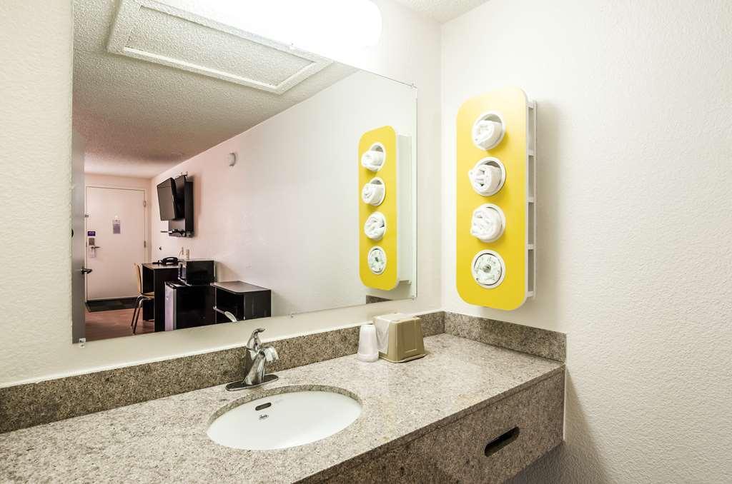 Motel 6 Troutville, Va Номер фото